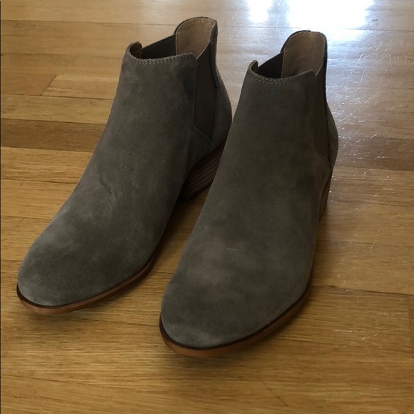 Shoes - Picture 2 of 3